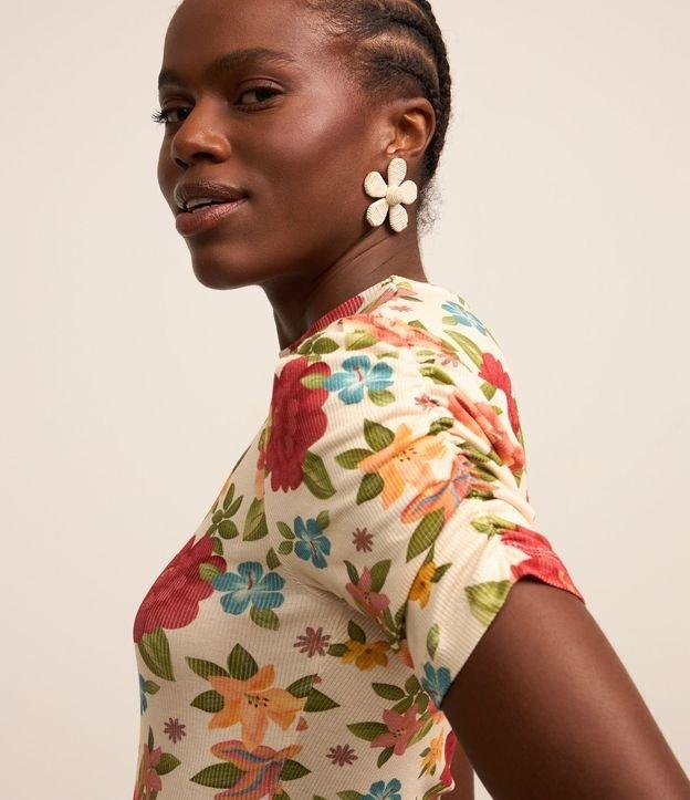 Blusa em Ribana com Franzidinho e Estampa Floral - 2