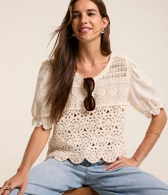 Blusa em Algodão com Efeito Crochê e Flores Bordadas