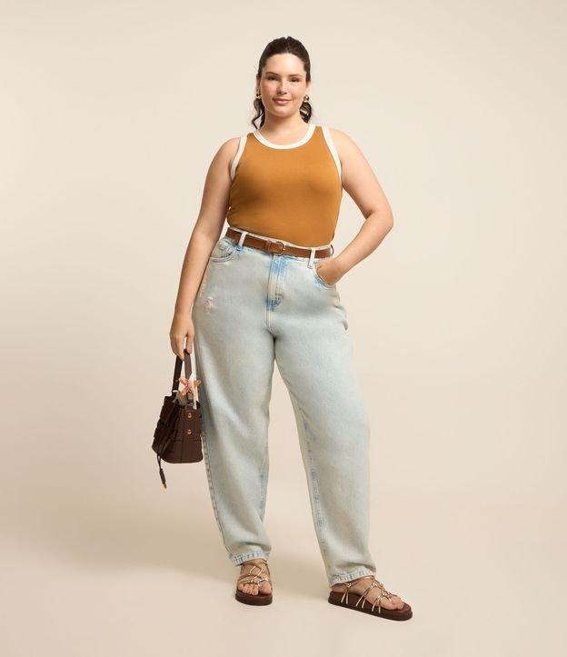 Calça Mom em Jeans Delavê com Puídos Curve & Plus Size - 1