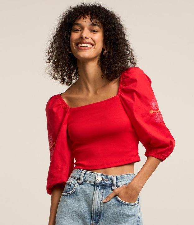 Blusa Cropped em Ribana com Flor Bordada na Manga Bufante - 2