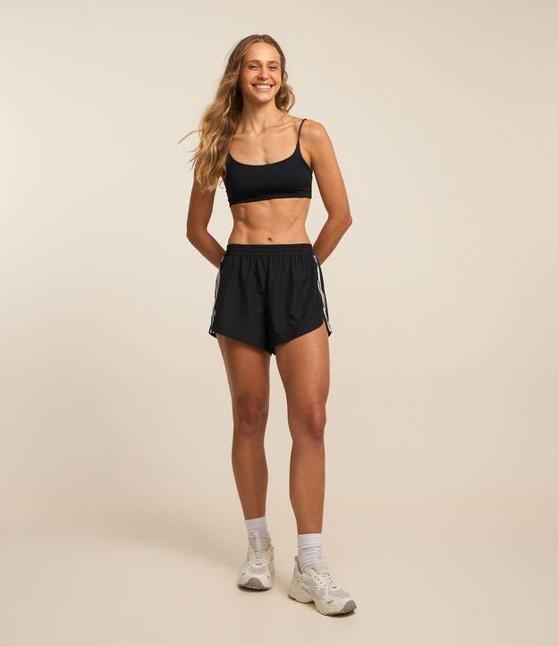 Bermuda Esportiva com Listras Contrastantes nas Laterais e Calcinha Interna - 1