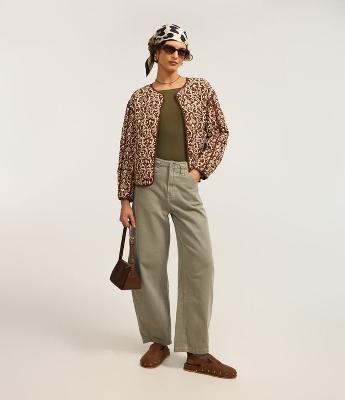 Calça Barrel em Sarja com Passantes no Cós