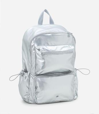 Mochila em PU Metalizado com Bolsos Frontais e Laterais