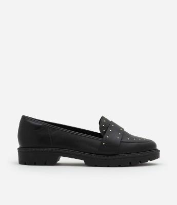 Sapato Mocassim com Aplicação de Cravinhos