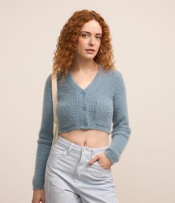 Cardigan Cropped em Tricô com Pelinho e Bolsos