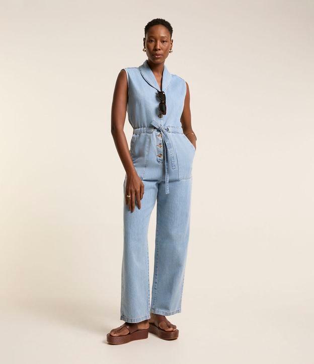 Macacão Longo em Jeans com Amarração e Bolso Carpinteiro - 1