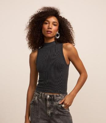 Blusa Cropped sem Manga em Poliamida Seamless e Golinha Alta