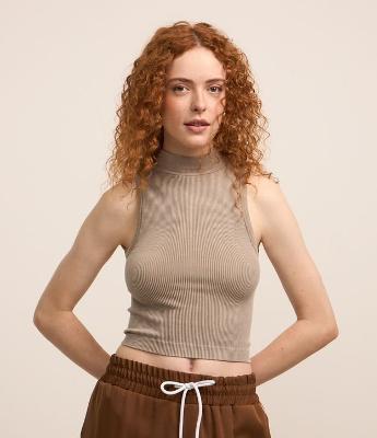 Blusa Cropped sem Manga em Poliamida Seamless e Golinha Alta