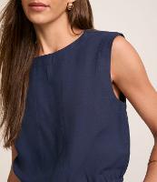 Blusa sem Manga em Viscose com Detalhe na Barra e Recortes Frontais - 2