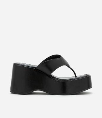 Sandália Faltform em Material Sintético com Tira Larga