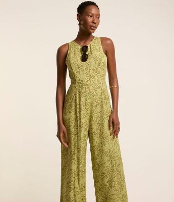 Macacão em Viscose com Coqueiros Estampados