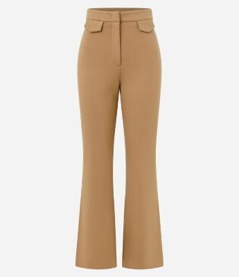 Calça Flare em Ponto Roma com Bolsinhos de Lapela