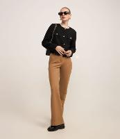 Calça Flare em Ponto Roma com Bolsinhos de Lapela - 3