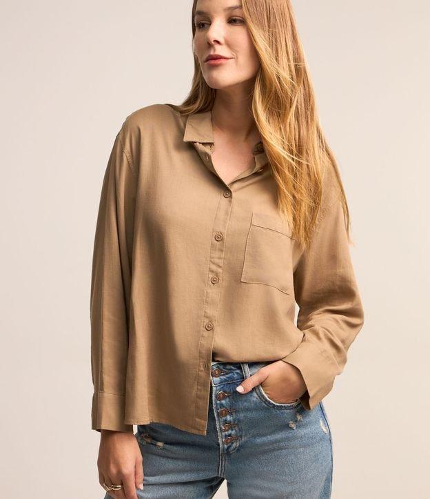 Camisa em Viscolinho com Bolso e Abotoamento - 1