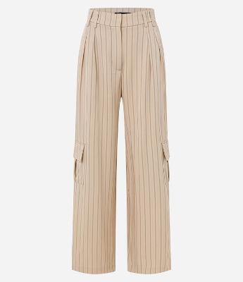 Calça Wide Leg Alfaiatada com Listras e Bolso Cargo