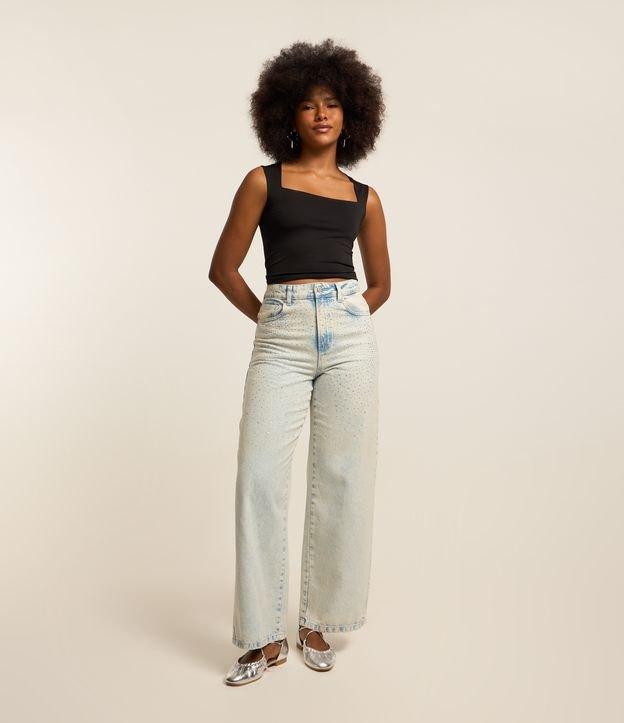 Calça Wide Leg em Jeans Delavê com Brilhos Aplicados - 2