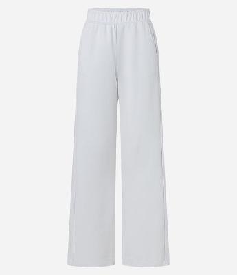 Calça Reta Esportiva em Modal com Bolsos