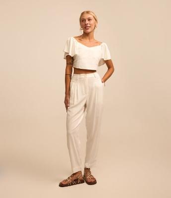 Calça Cenoura em Viscose e Linho com Bolsos