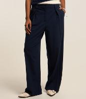 Calça Reta em Alfaiataria com Friso - 2