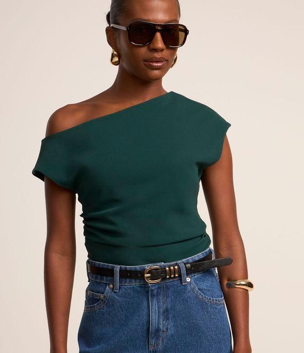 Blusa Manga Curta Assimétrica em Crepe com Drapeado na Lateral - 2