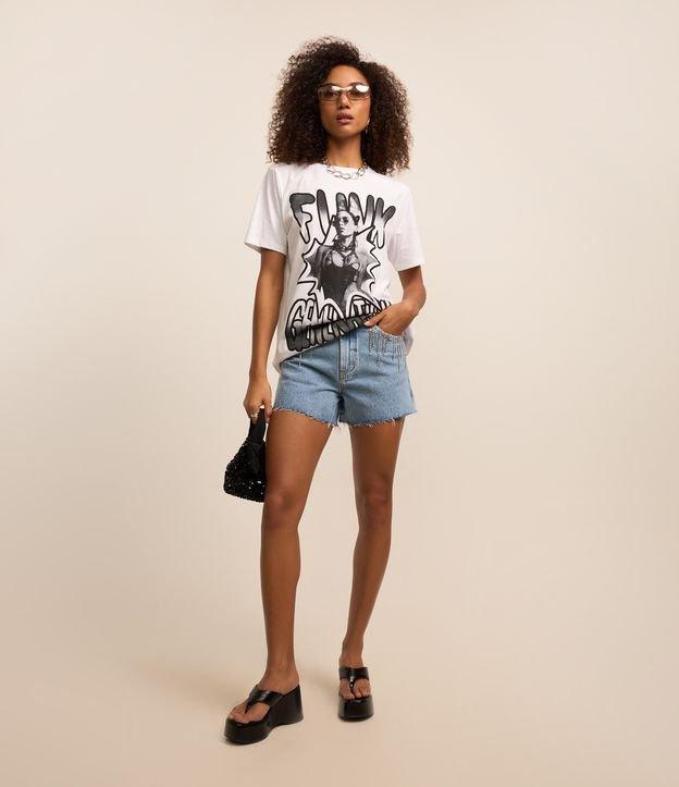 Short Slim em Jeans com Aplicação de Franjas de Strass nos Bolsos - 1