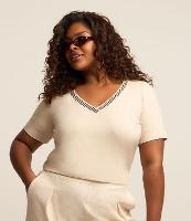 Blusa em Viscose com Decote V com Detalhes Curve & Plus Size - 1