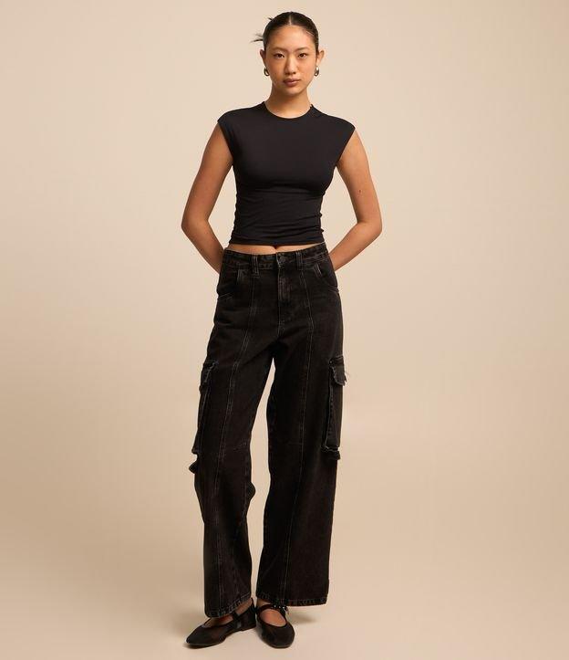 Calça Reta em Jeans com Bolsos Cargo e Friso Frontal - 1
