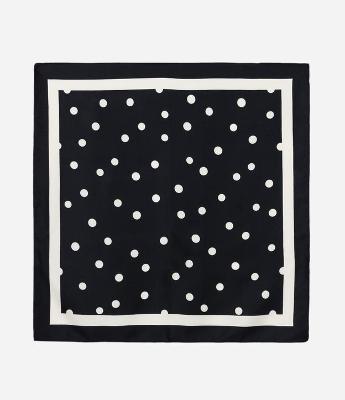 Lenço Acetinado com Estampa Poá