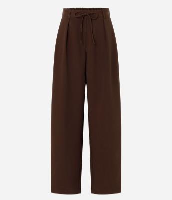 Calça Wide Leg em Alfaiataria e Amarração no Cós