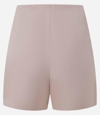 Short em Crepe com Zíper de Metal e Bolsos Aplicados