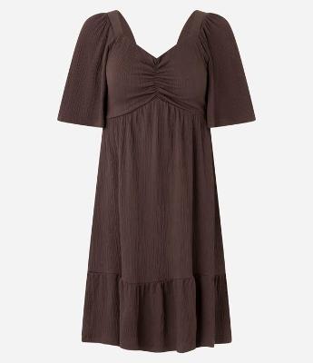 Vestido Curto Texturizado com Decote Coração