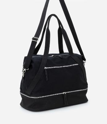 Bolsa Mala Grande com Zíper Contrastante e Alça Dupla