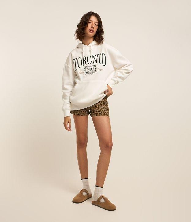 Short Hot Pants em Sarja com Estampa Animal Print Oncinha - 2