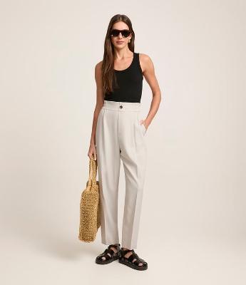 Calça Cenoura Alfaiatada com Cós Elástico e Pregas