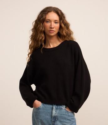 Suetér Curto em Tricô com Cava Deslocada