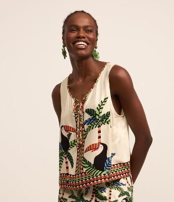 Blusa em Viscose sem Manga e Estampa Tucanos