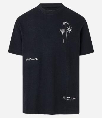 Camiseta Relaxed com Textura e Estampa Bordada de Coqueiros e Sol