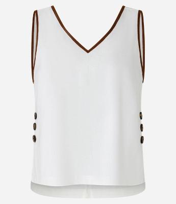 Blusa em Viscolinho com Detalhe Contrastante e Botões Laterais