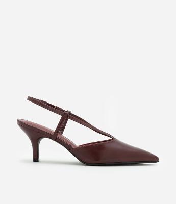 Sapato Scarpin em PU com 2 Tiras Formato em V