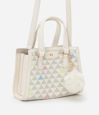 Bolsa Pequena em PU com Pompom e Estampa Triangulos