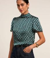 Blusa Acetinada com Gola Alta e Estampa Geométrica - 2