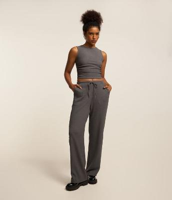 Calça Reta com Textura e Cós Elástico