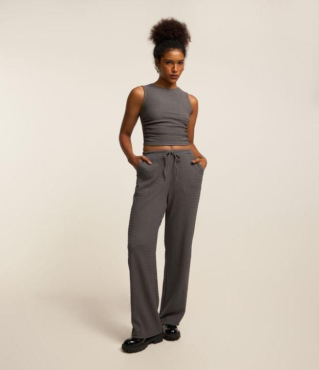 Calça Reta com Textura e Cós Elástico - 1