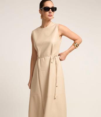 Vestido Midi em PU com Transpasse Frontal e Recortes