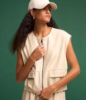 Colete em PU com Bolsos Frontais e Fechamento em Zíper - 2