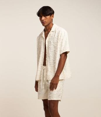 Camisa Boxy com Textura Devoré e Detalhes Navalhados