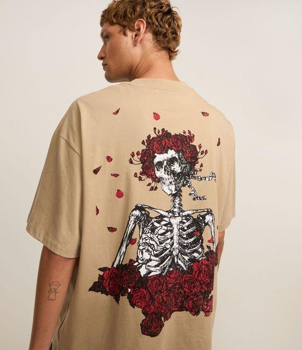 Camiseta Overboxy em Malhão com Estampa de Caveira com Rosas - 2