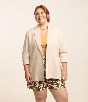 Blazer Alongado com Linho e Bolsos Curve & Plus Size