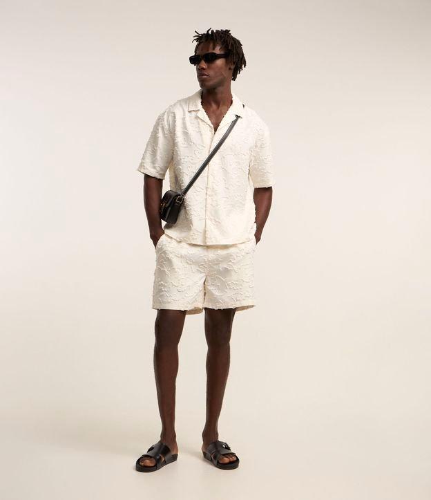 Bermuda com Cós Elástico Detalhes Navalhados e Textura - 3