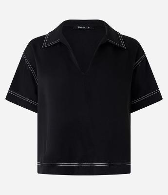 Blusa Manga Curta Alfaiataria com Decote V e Pespontos Contrastantes